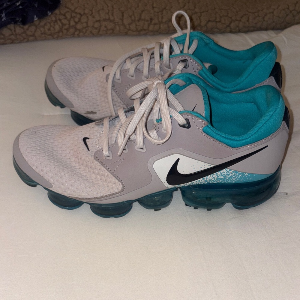 Nike VaporMax Flyknit in Gray and Teal